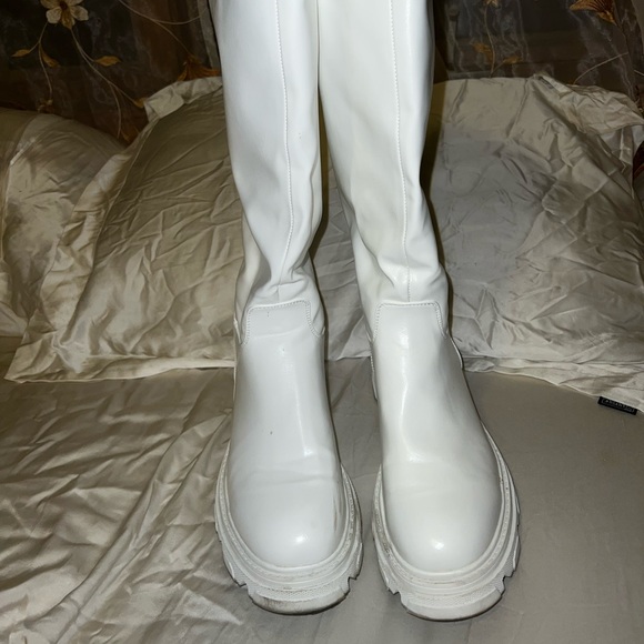 White Pretty Little Thing Knee High Chunky Sole Boots - Picture 4 of 6